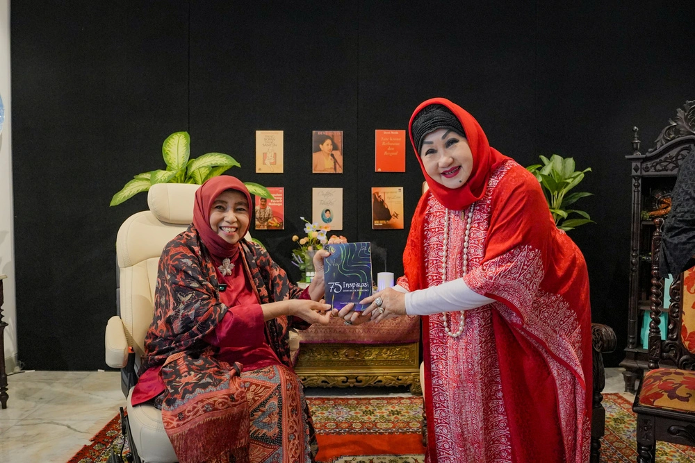 Dewi Motik & Nurhayati Subakat: Merajut Warisan Budaya dan Bisnis Global di Panggung Kemerdekaan