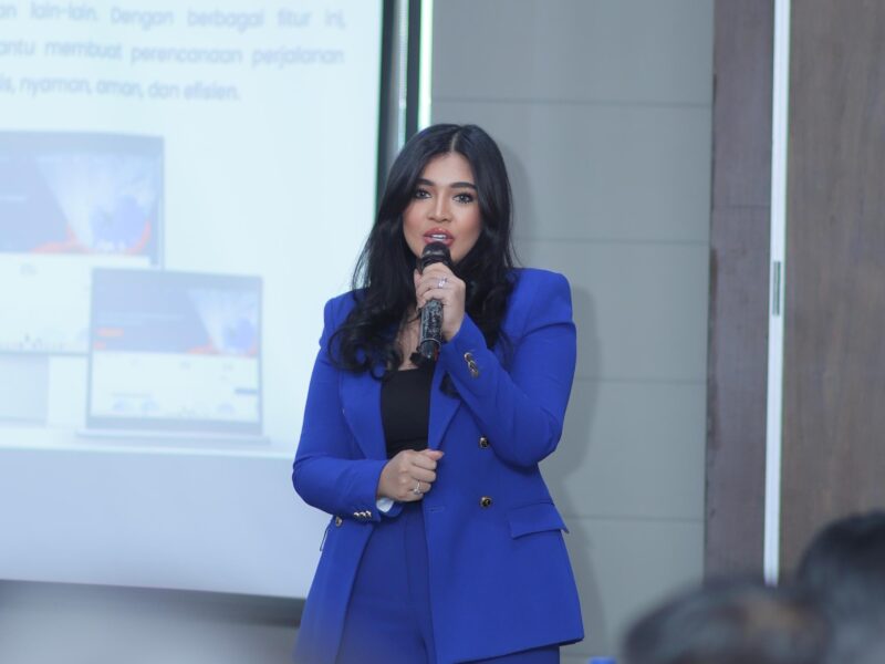 Shinta Yuliasmi, PR Executive & Spokesperson BookCabin.