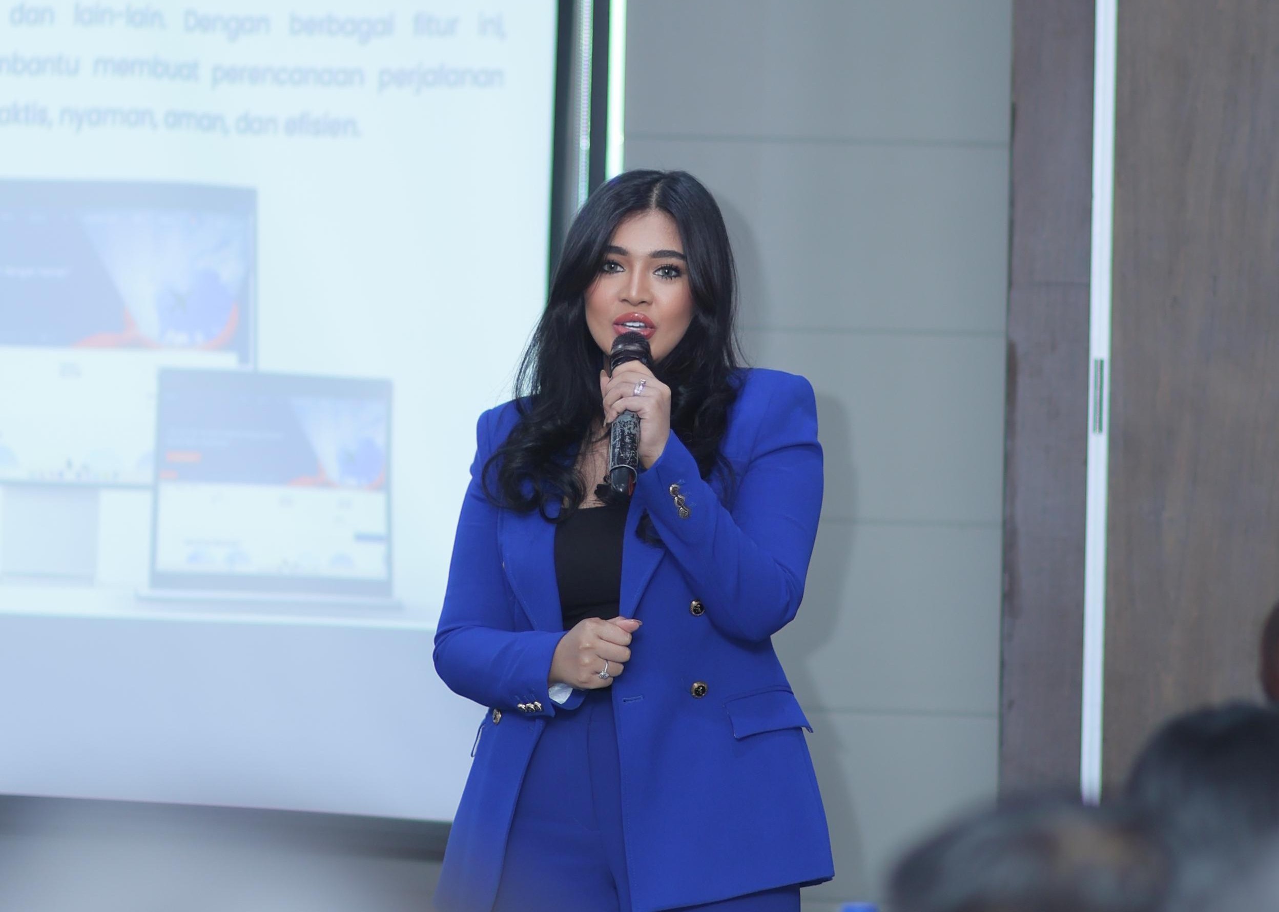 Shinta Yuliasmi, PR Executive & Spokesperson BookCabin.