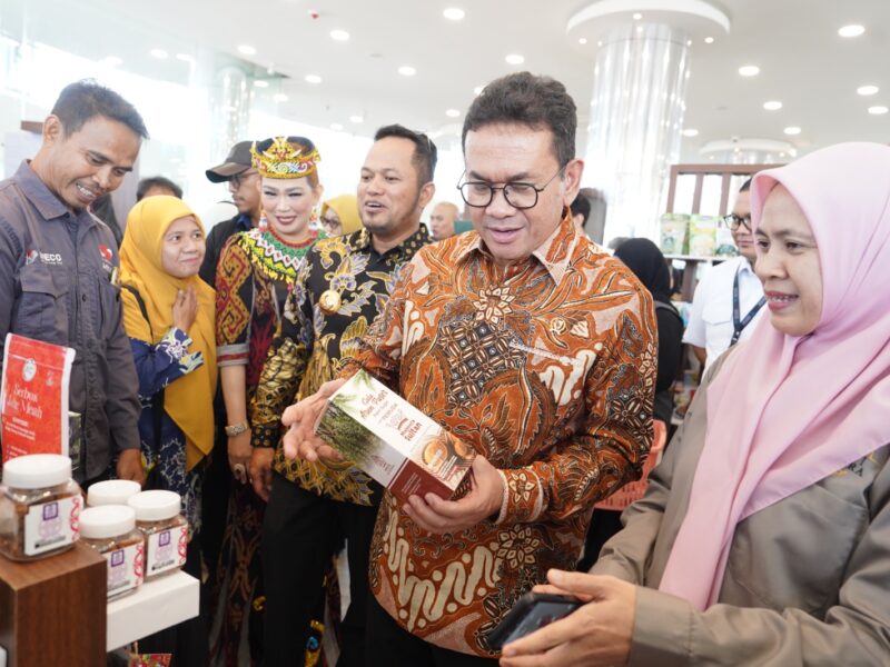 Menteri Perdagangan Republik Indonesia Budi Santoso meresmikan Export Center Balikpapan dan Batam yang dipusatkan di Balikpapan, Kalimantan Timur, Jumat (1/8)