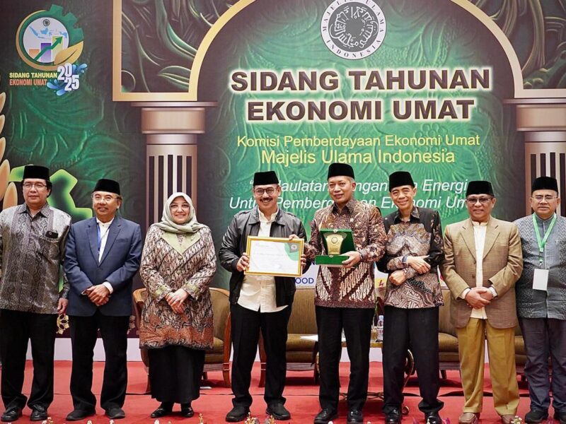 Sidang Tahunan Ekonomi Umat 2025 dan menerima penghargaan sebagai Tokoh Perubahan Ekonomi Indonesia di Jakarta, Sabtu (9/8).