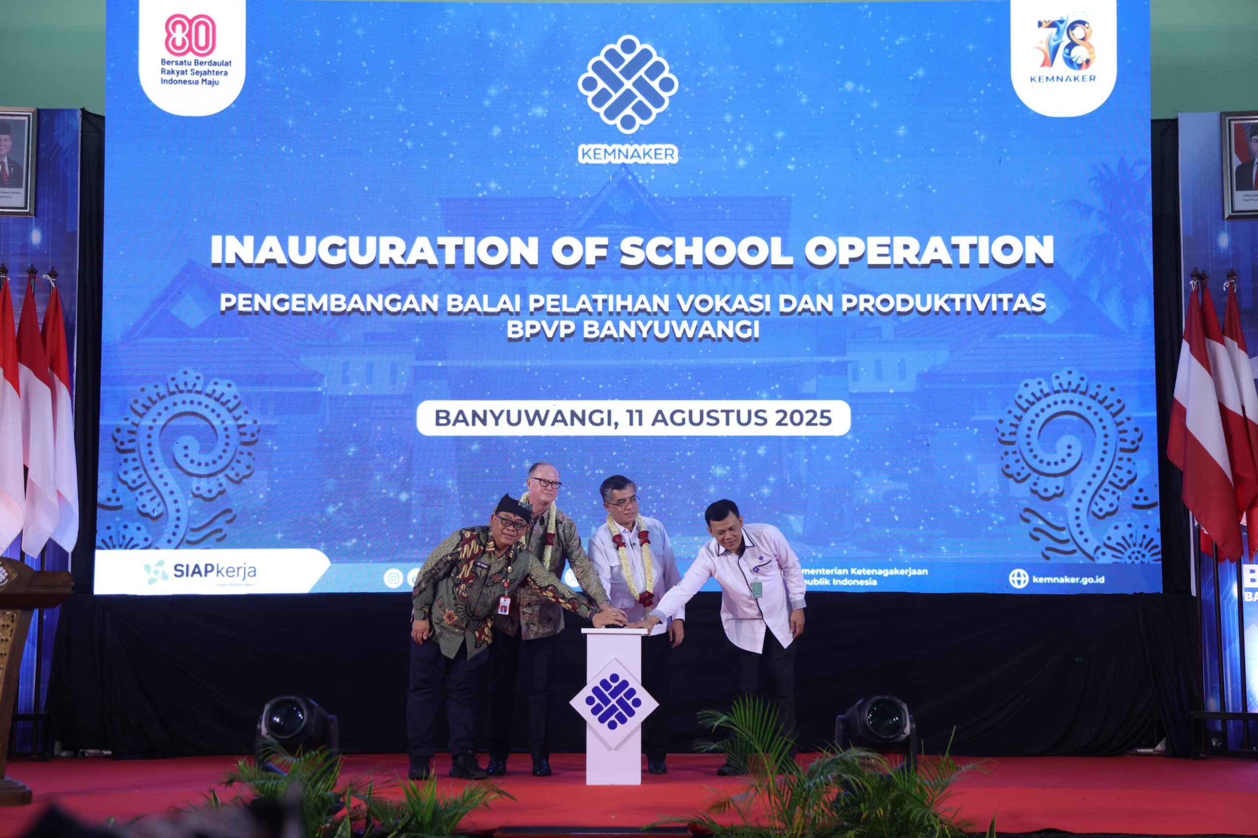 Penandatanganan dokumen Development of Vocational Training Center (Pusat Pengembangan Pelatihan Vokasi) Banyuwangi dalam acara Inauguration of School Operation BPVP Banyuwangi, Jawa Timur, Senin (11/8/2025).