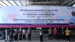 Kementerian Perdagangan melepas ekspor perdana peralatan rumah tangga dari plastik produksi PT Benteng Mas Persada (BMP) ke Guyana senilai USD 23 ribu atau setara Rp374 juta. Pelepasan ekspor dilakukan di Surabaya.