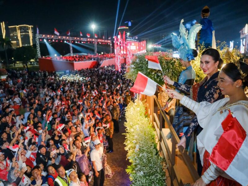 Karnaval Bersatu di Pesta Rakyat.