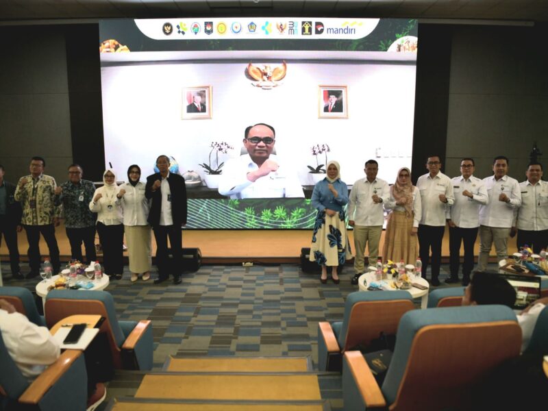 Pelatihan dan sertifikasi bertajuk Full Day Capacity Building SDM Koperasi Desa/Kelurahan Merah Putih di Kampus Mandiri University Regional Bandung, Kota Bandung, Jawa Barat, Senin (25/8).
