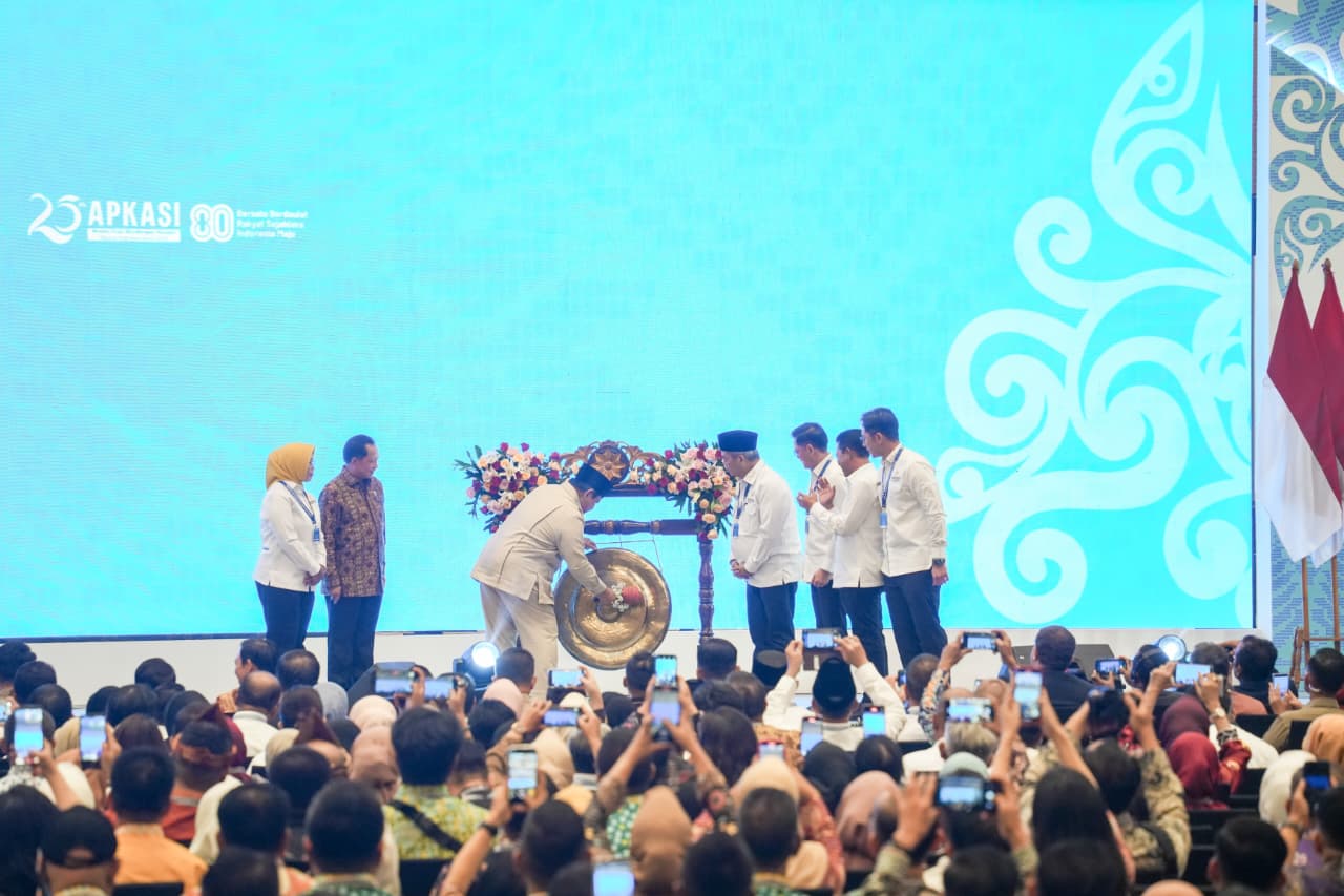 Presiden Prabowo resmi membuka Apkasi Otonomi Expo (AOE) 2025. Foto: Gema/Peluang