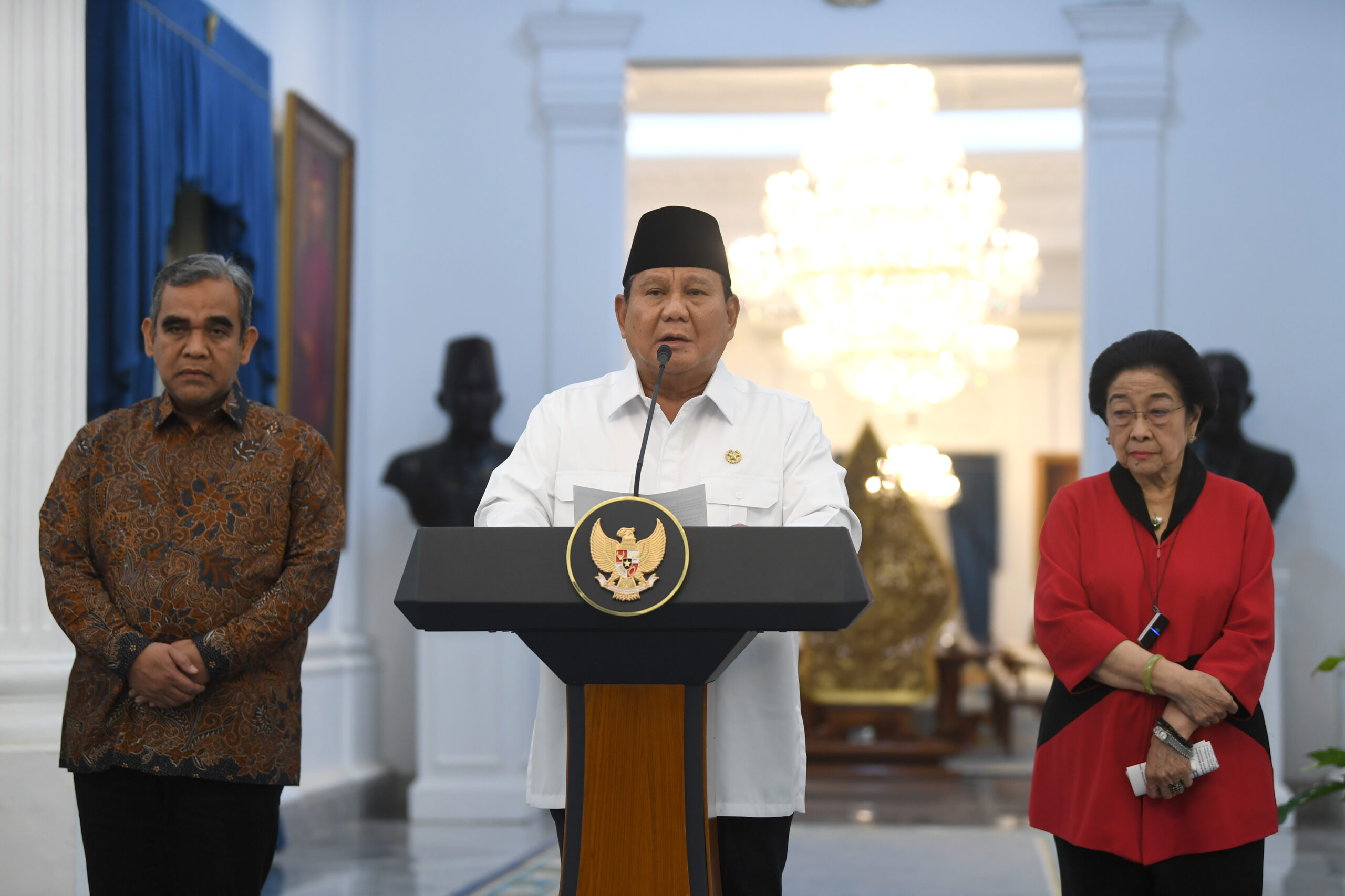 Presiden Prabowo didampingi Ketua Umum Parpol PDIP Megawati Soekarnoputri.