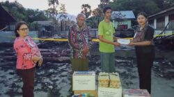Gotong Royong Anggota Kopdit Pintu Air, Ringankan Beban Korban Kebakaran di Lepolima