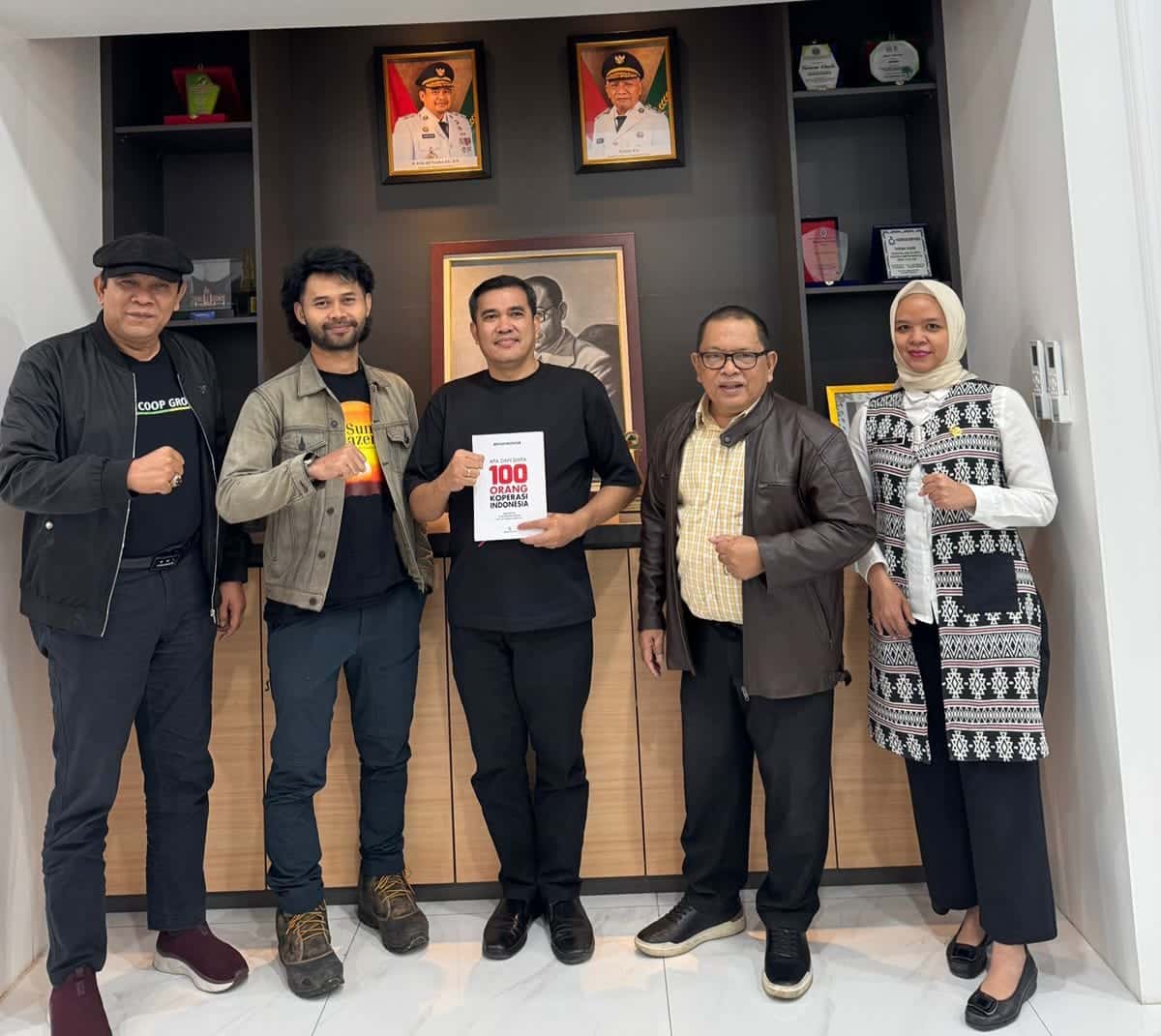 Kambara Audiensi dengan Kadis Koperasi dan UKM Sumut Didampingi Aktor Film "The Sun Gazer"