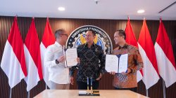 Menteri Perindustrian Agus Gumiwang Kartasasmita bersama Menteri Transmigrasi Muhammad Iftitah Sulaiman Suryanagara menandatangani Nota Kesepahaman strategis di Jakarta, Jumat (26/9/2025). Penandatanganan ini disaksikan langsung oleh Menteri Koordinator Bidang Infrastruktur dan Pembangunan Kewilayahan, Agus Harimurti Yudhoyono, dan menjadi langkah nyata memperkuat sinergi antara pengembangan industri dengan program transmigrasi.