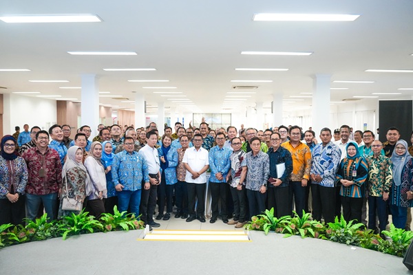 Gubernur Banten, Andra Soni.