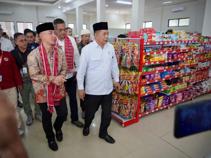 Menteri Koperasi Ferry Juliantono meresmikan operasionalisasi Koperasi Desa/Kelurahan (Kopdes/Kel) Merah Putih Girimukti, Kecamatan Cilograng, Kabupaten Lebak, pada Jumat (12/9).