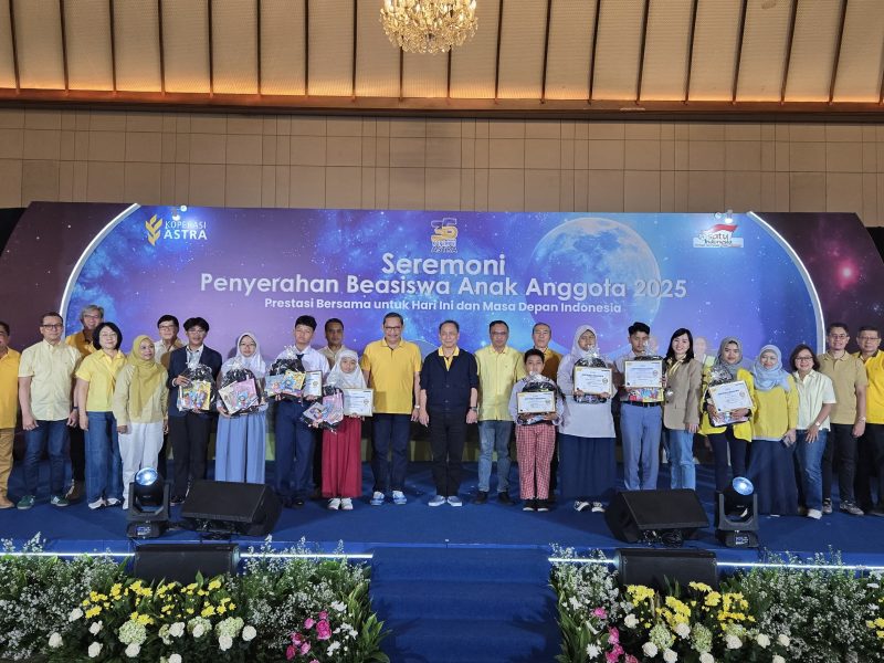 Koperasi Astra kembali menyerahkan Beasiswa Pendidikan tahun 2025 dengan nilai total lebih dari Rp7,386 miliar. Foto: dok.ist