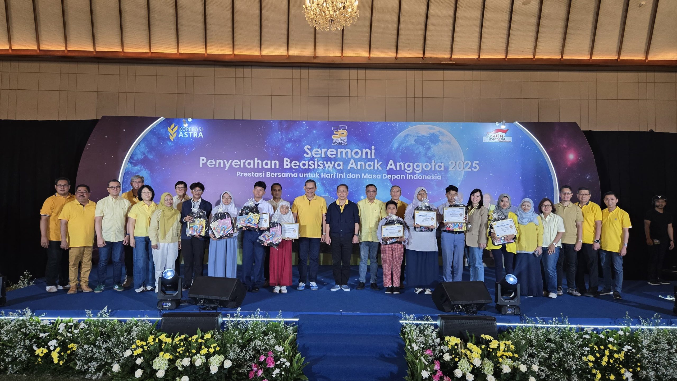 Koperasi Astra kembali menyerahkan Beasiswa Pendidikan tahun 2025 dengan nilai total lebih dari Rp7,386 miliar. Foto: dok.ist