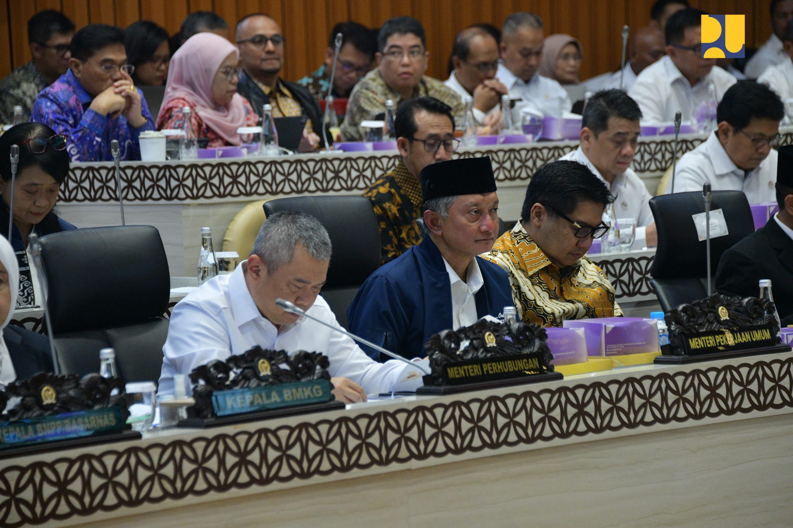 Menteri Pekerjaan Umum Dody Hanggodo rapat Komisi V DPR di Gedung DPR Senayan, Senin (15/9/2025).