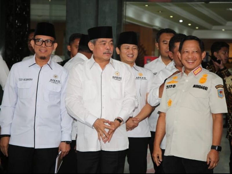 Ketua Umum Apkasi, Bursah Zarnubi audiensi dengan Menteri Dalam Negeri Tito Karnavian.