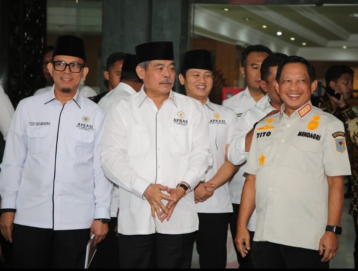 Ketua Umum Apkasi, Bursah Zarnubi audiensi dengan Menteri Dalam Negeri Tito Karnavian. 