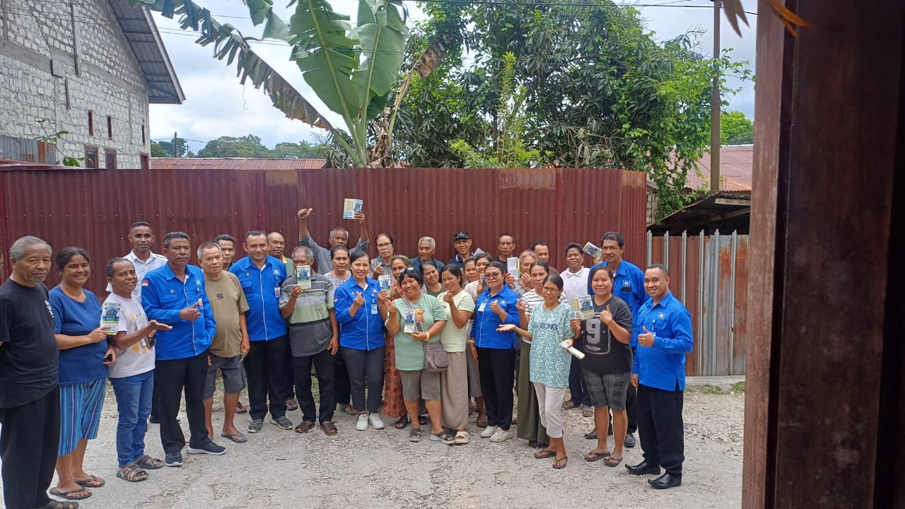 Kegiatan sosialisasi Koperasi Simpan Pinjam (KSP) Kopdit Pintu Air di Perumahan BTN We'ekarou, Kecamatan Kota Waikabubak, Kabupaten Sumba Barat. 