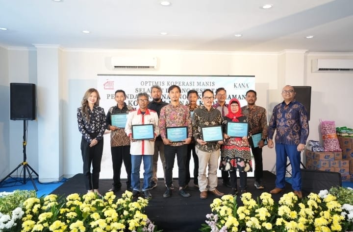 Penandatanganan nota kesepahaman antara Koperasi Kana dan Kopdes/Kel Merah Putih dalam program Koperasi Manis. Foto: Gema/Peluang