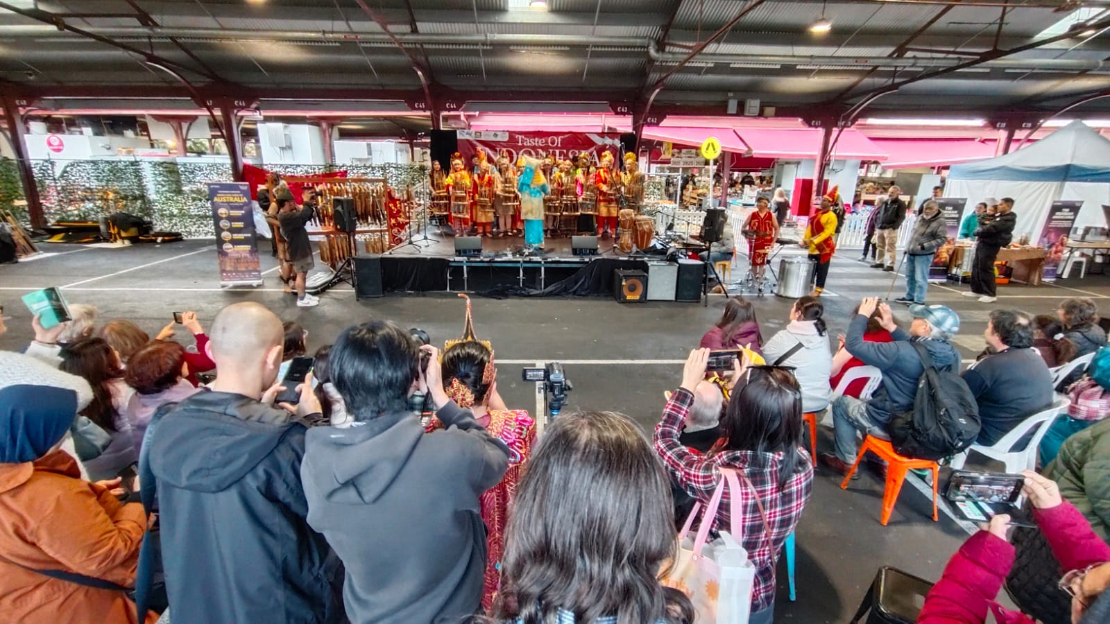 Alunan angklung sukses memeriahkan Festival Kuliner dan Kerajinan Nusantara "Taste of Indonesia" yang digelar oleh Indonesian Culinary Association of Victoria (ICAV). Foto: Ist
