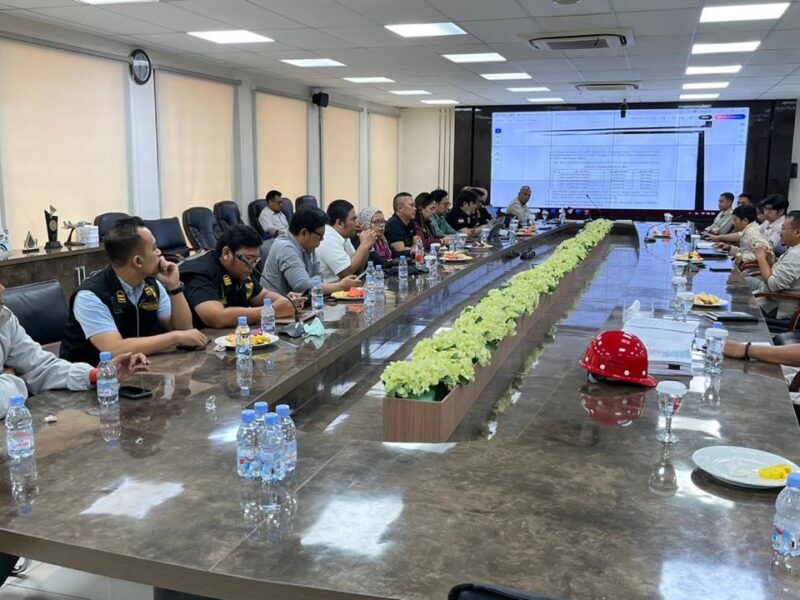 Tim Pengawas Ketenagakerjaan didampingi Pengawas Ketenagakerjaan Provinsi Sulawesi Tengah melaksanakan pemeriksaan kepatuhan terhadap penerapan Norma Penggunaan Tenaga Kerja Asing (TKA) di Kawasan Indonesia Morowali Industrial Park (IMIP), Morowali, Sulawesi Tengah.