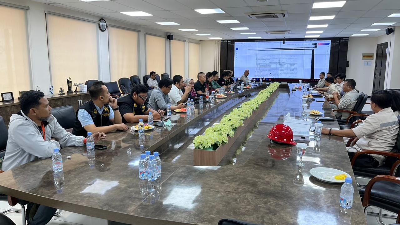Tim Pengawas Ketenagakerjaan didampingi Pengawas Ketenagakerjaan Provinsi Sulawesi Tengah melaksanakan pemeriksaan kepatuhan terhadap penerapan Norma Penggunaan Tenaga Kerja Asing (TKA) di Kawasan Indonesia Morowali Industrial Park (IMIP), Morowali, Sulawesi Tengah.