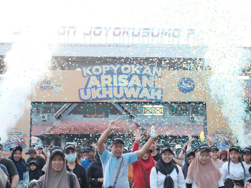 Sekitar 3.500 peserta dari 27 cabang KSPPS BMT Fastabiq tumplek blek mengikuti kegiatan Jalan Sehat sekaligus Pengopyokan Arisan Ukhuwah 2023. Foto: Ist