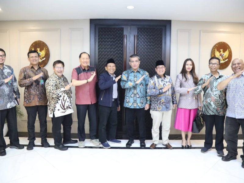 udiensi Ketua Umum DNIKS A. Effendy Choirie dan jajarannya di kantor Kemnaker, Jakarta, Kamis (18/9/2025).