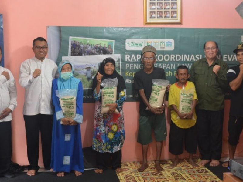 Koperasi Syariah Benteng Mikro Indonesia (Kopsyah BMI) kembali meneguhkan komitmennya dalam mengelola wakaf produktif melalui program sawah wakaf.