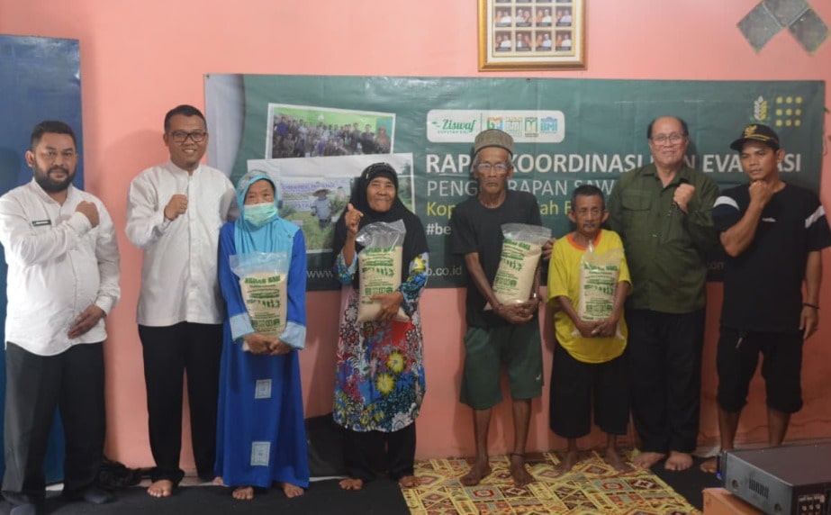 Koperasi Syariah Benteng Mikro Indonesia (Kopsyah BMI) kembali meneguhkan komitmennya dalam mengelola wakaf produktif melalui program sawah wakaf.