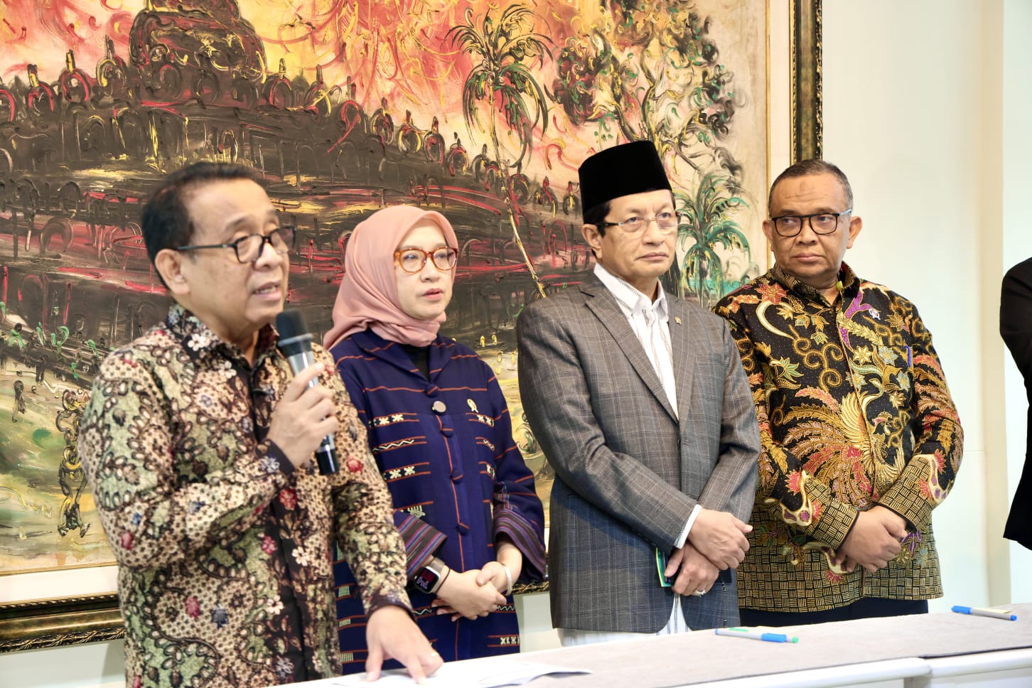 Penandatanganan SKB dilakukan oleh Wakil Menteri Ketenagakerjaan Afriansyah Noor mewakili Menteri Ketenagakerjaan Yassierli, bersama Menteri Agama Nasaruddin Umar, serta Menteri Pendayagunaan Aparatur Negara dan Reformasi Birokrasi Rini Widyantini di Kantor Kemenko PMK, Jakarta, Jumat (19/9/2025).