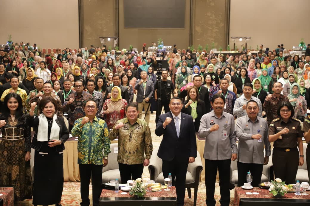 Wakil Menteri Agraria dan Tata Ruang/Wakil Kepala Badan Pertanahan Nasional (Wamen ATR/Waka BPN), Ossy Dermawan, menegaskan pentingnya kolaborasi antara Kementerian ATR/BPN dan Ikatan Pejabat Pembuat Akta Tanah (IPPAT) dalam mempercepat transformasi layanan pertanahan di Indonesia.