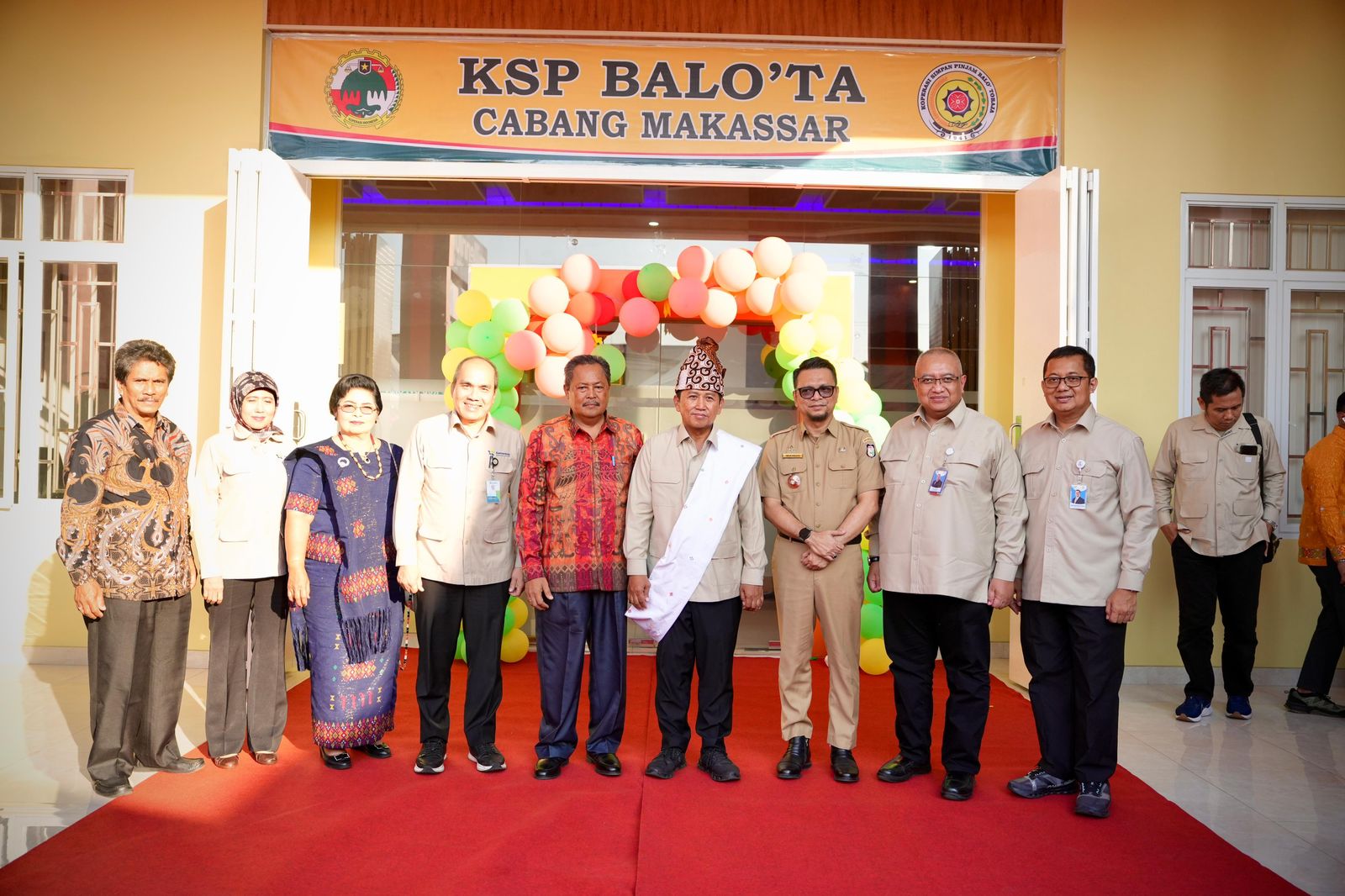 Hadir pada kesempatan itu Sekretaris Menteri Koperasi Ahmad Zabadi mewakili Menteri Koperasi Ferry Yuliantono, Deputi Pengawasan Kemenkop Herbert Siagiaan, Plt Direktur Utama LPDB Kristianto dan tamu undangan lainnya serta ratusan anggota KSP Balo'ta. Foto: PeluangNews