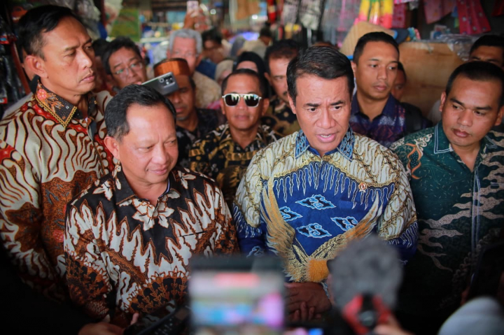 Menteri Dalam Negeri Tito Karnavian dan Menteri Pertanian Andi Amran Sulaiman.