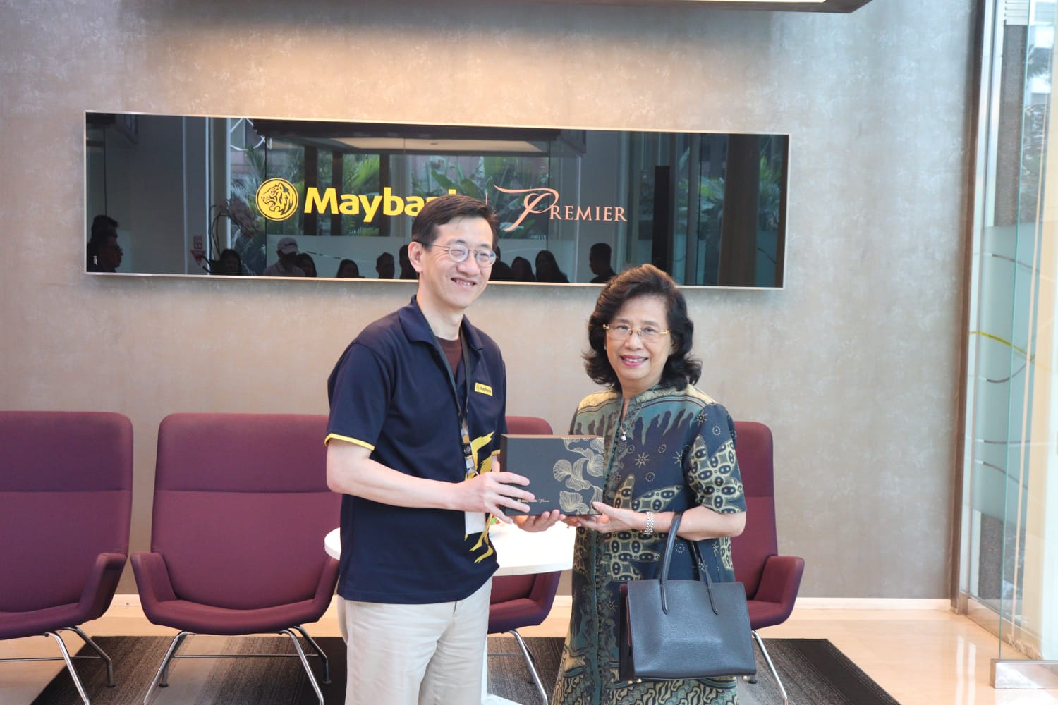 Meriahkan Hari Pelanggan Nasional, Maybank Indonesia Perkuat Relationship dengan Nasabah