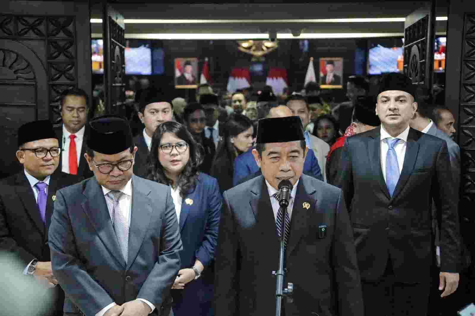 Gubernur DKI Jakarta, Pramono Anung, dalam rapat paripurna bersama Dewan Perwakilan Rakyat Daerah (DPRD) DKI Jakarta.