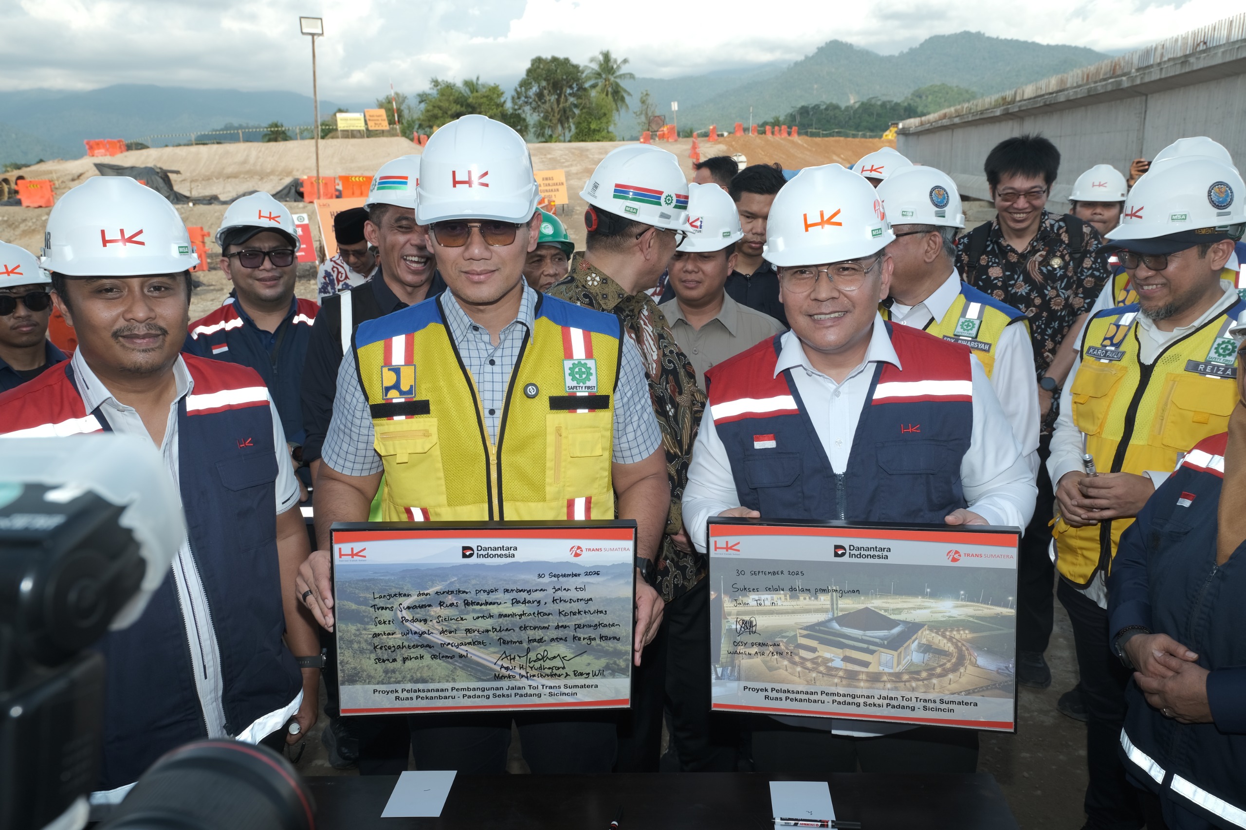 Pada pengadaan tanah untuk akses utama Jalan Tol Ruas Padang-Pekanbaru seksi Padang-Kapalo Hilalang Tahap 1, telah berhasil dilakukan penyerahan ganti rugi sebanyak 129 bidang dengan total jarak 4,2 km.