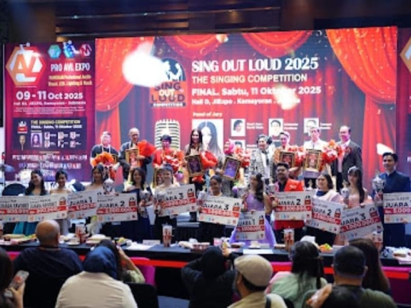 Ajang kompetisi vokal bergengsi SING OUT LOUD 2025 sukses mencuri perhatian publik dengan menampilkan deretan talenta terbaik dari berbagai daerah di Indonesia.