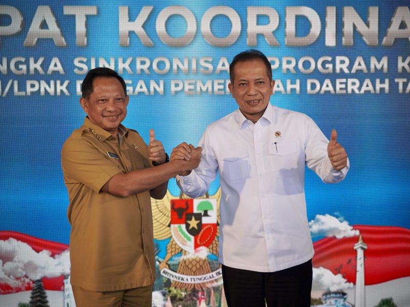 Menkop Ferry Juliantono dan Mendagri Tito Karnavian.