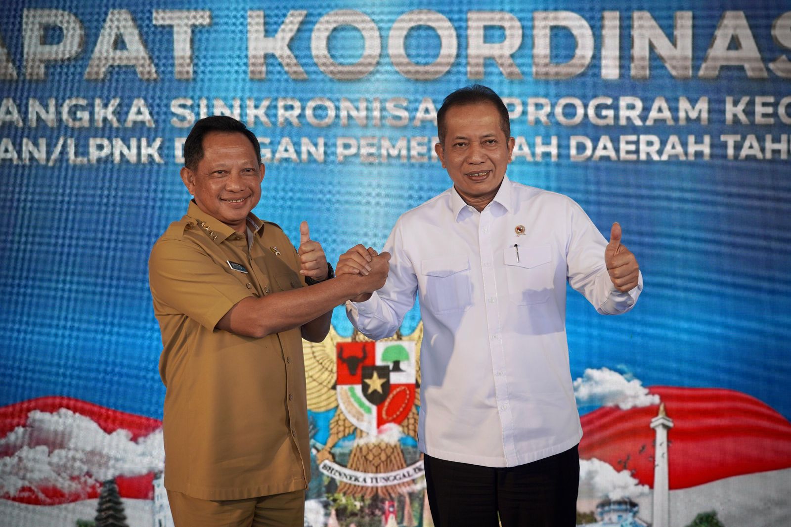 Menkop Ferry Juliantono dan Mendagri Tito Karnavian.