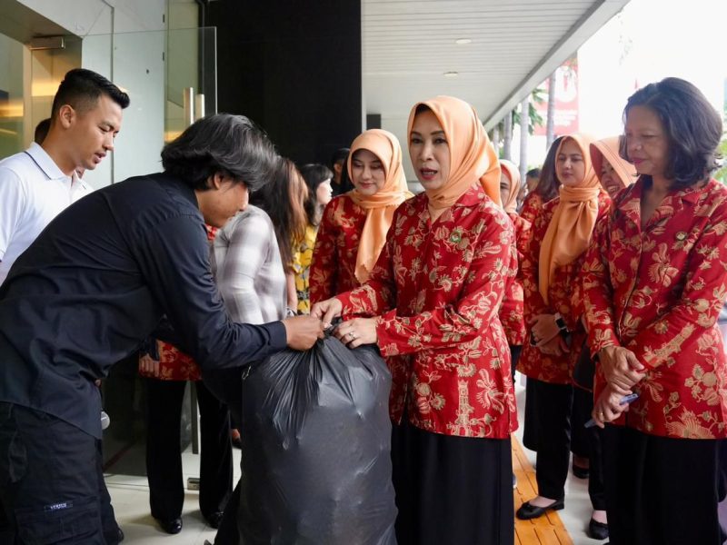 Dharma Wanita Persatuan (DWP) Kementerian Koperasi (Kemenkop) bersama PT Indonesia Bebas Sampah atau Kepul resmi meluncurkan program inovatif bertajuk ‘Sampah Menjadi Rupiah,’