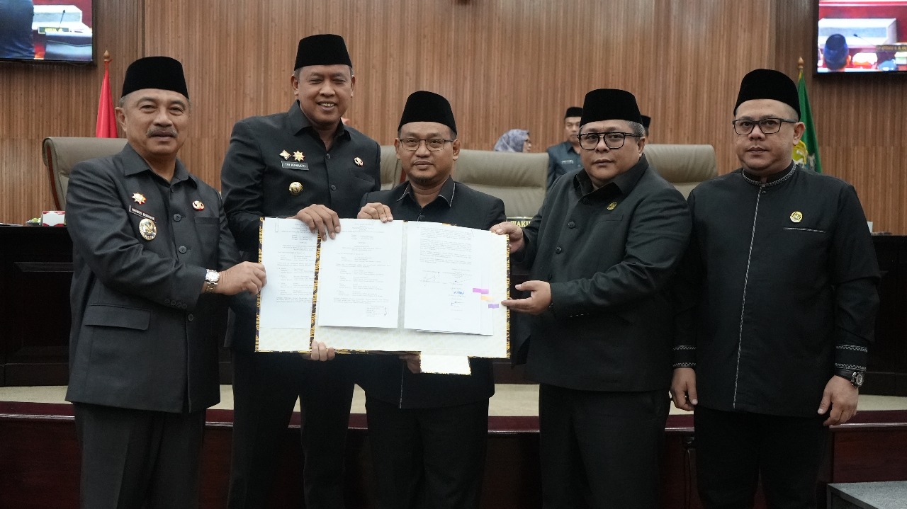 Dewan Perwakilan Rakyat Daerah (DPRD) Kota Bekasi bersama Pemerintah Kota Bekasi resmi menandatangani Nota Kesepakatan Kebijakan Umum Anggaran dan Prioritas Plafon Anggaran Sementara (KUA-PPAS) Tahun Anggaran 2026. Foto: Ist