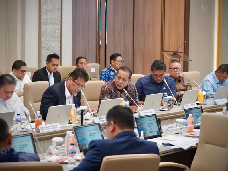 Rapat Koordinasi Akeselerasi Pertumbuhan Ekonomi Triwulan IV-2025 yang dipimpin Menteri Koordinator Bidang Perekonomian Airlangga Hartarto di Wisma Danantara Jakarta, Rabu (1/10).