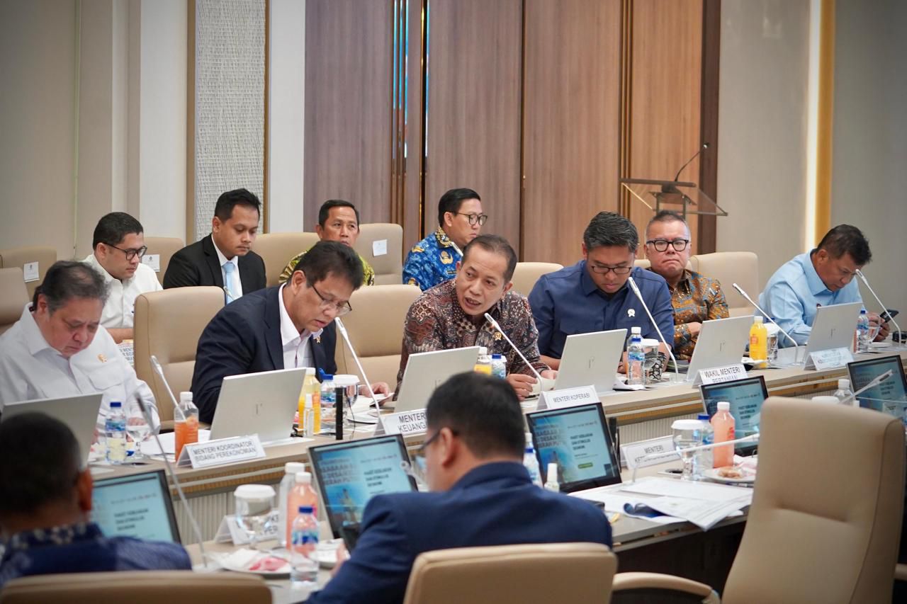 Rapat Koordinasi Akeselerasi Pertumbuhan Ekonomi Triwulan IV-2025 yang dipimpin Menteri Koordinator Bidang Perekonomian Airlangga Hartarto di Wisma Danantara Jakarta, Rabu (1/10).