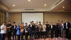 Pertemuan bersejarah ini dihadiri oleh sejumlah kepala daerah yang menjadi motor pembangunan di wilayahnya, di antaranya Bupati Minahasa Utara Joune Ganda, Bupati Bandung Dadang Supriatna, Bupati Trenggalek Mochamad Nur Arifin, Bupati Lampung Selatan Radityo Egi Pratama, Bupati Sambas Satono, Bupati Serang Ratu Rachmatu Zakiyah, dan Sekda Kepulauan Seribu Tri Indra. Mereka hadir bersama Direktur Eksekutif Apkasi Sarman Simanjorang dan Tony Aditya selaku inisiator pertemuan bilateral ini.