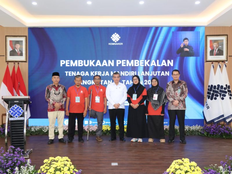 Pembekalan TKM Lanjutan Angkatan IV dan Penandatanganan Perjanjian Kerja Sama antara Kementerian Ketenagakerjaan (Kemnaker) dengan Kementerian Imigrasi dan Pemasyarakatan (Kemenimipas) serta Badan Narkotika Nasional (BNN) di Balai Besar Perluasan Kesempatan Kerja (BBPKK) Kemnaker di Bandung Barat, Sabtu (11/10/2025).