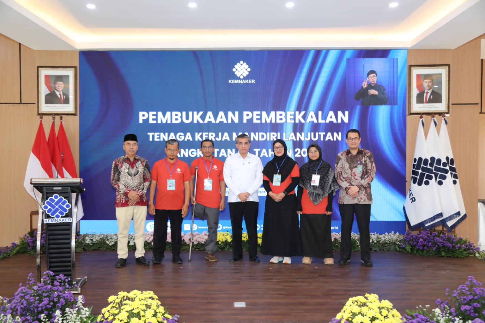 Pembekalan TKM Lanjutan Angkatan IV dan Penandatanganan Perjanjian Kerja Sama antara Kementerian Ketenagakerjaan (Kemnaker) dengan Kementerian Imigrasi dan Pemasyarakatan (Kemenimipas) serta Badan Narkotika Nasional (BNN) di Balai Besar Perluasan Kesempatan Kerja (BBPKK) Kemnaker di Bandung Barat, Sabtu (11/10/2025).