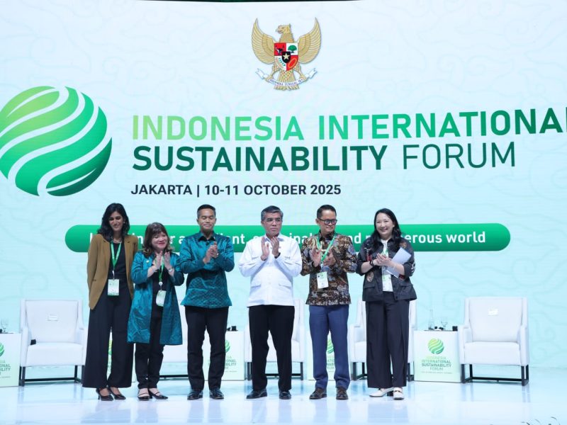 Menaker Yassierli saat berbicara pada Indonesia International Sustainability Forum di Jakarta International Convention Center (JICC), Sabtu (11/10/2025).