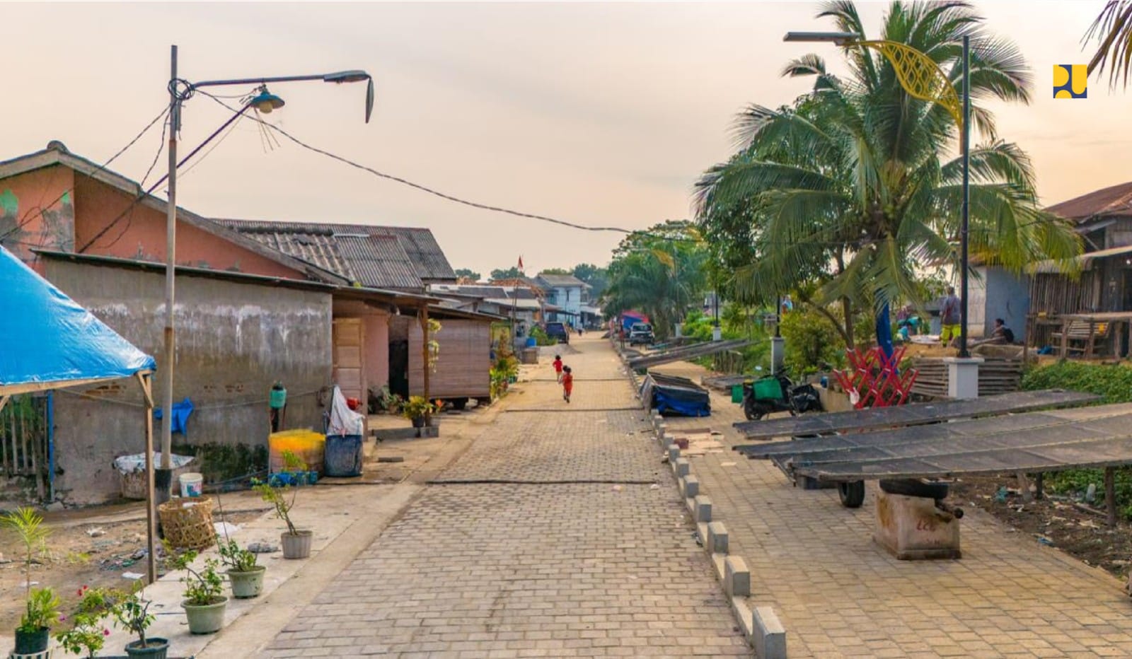 Kementerian Pekerjaan Umum terus berkomitmen mendukung program percepatan Penanganan Kemiskinan Ekstrem (PKE) di Indonesia.