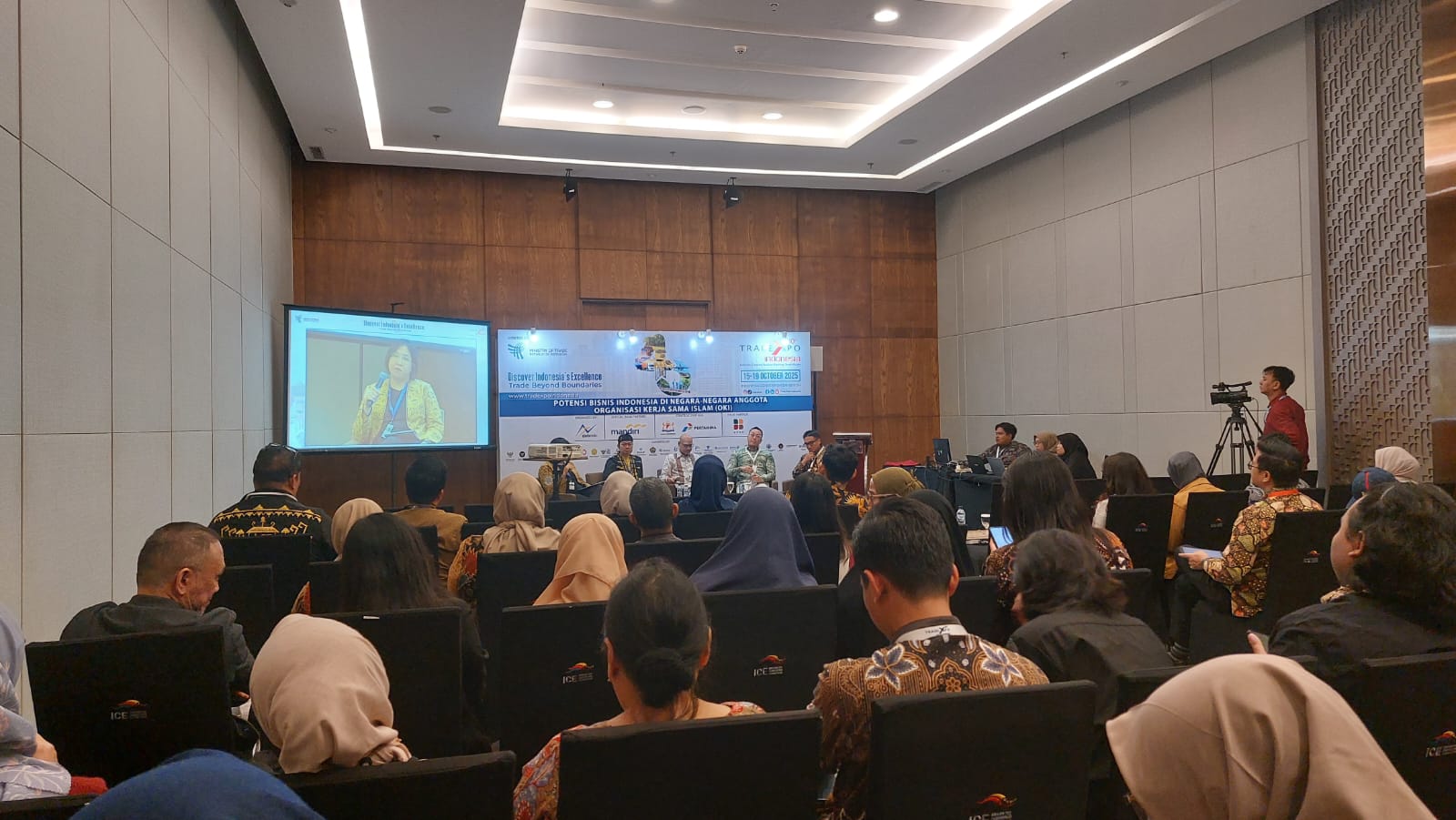 Seminar Potensi Bisnis Indonesia di Negara-Negara Anggota OKI.